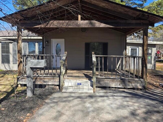 Building Photo - 202 Rosemary Ln