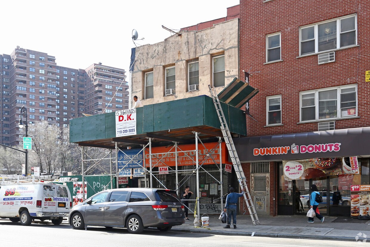 Building Photo - 353 Grand St