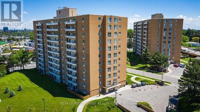 Building Photo - 10 Overlea Dr