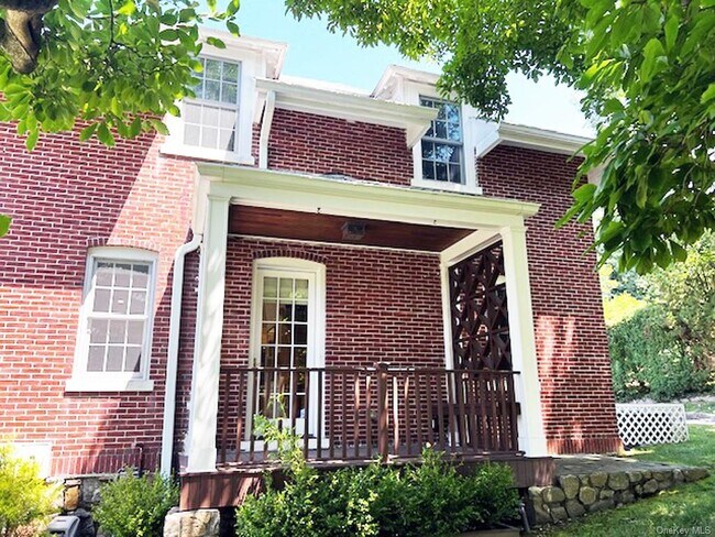 Building Photo - 8 Berkley Dr