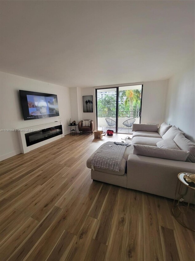 Foto principal - 2500 Parkview Dr