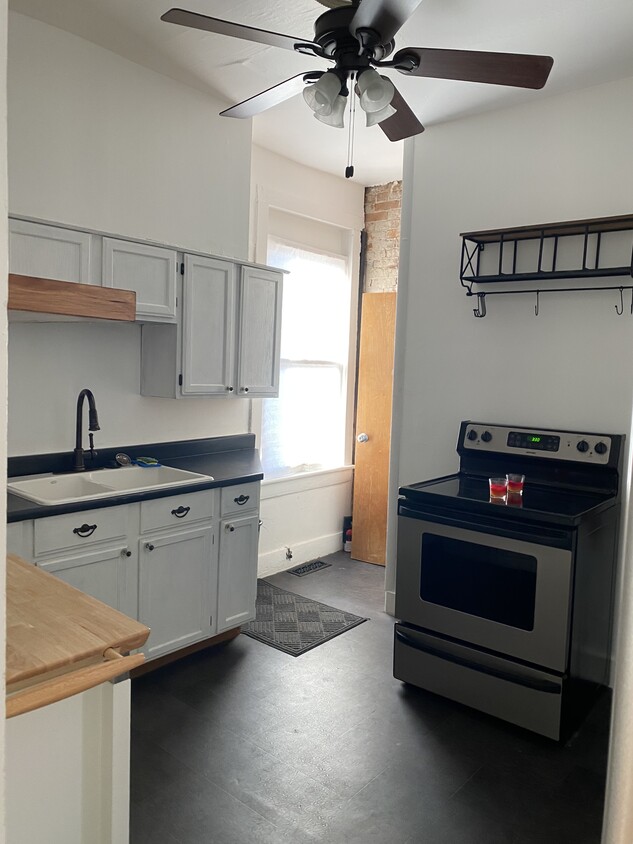 Kitchen - 730 Shawnee St