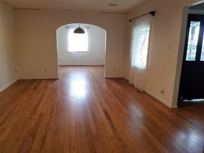 Foto del edificio - 3859 Gramercy St