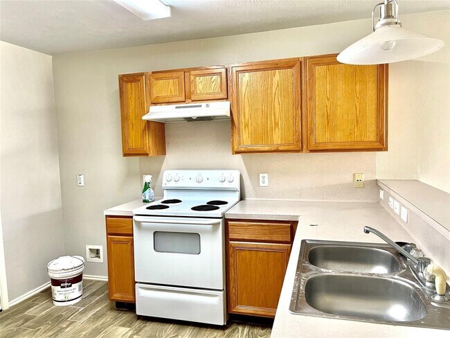 Building Photo - 19011 Brownstone Mills Dr