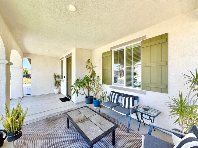 Building Photo - Spacious Alderwood Community 4 Bedroom Home with INCLUDED Solar a Loft & Covered Patio