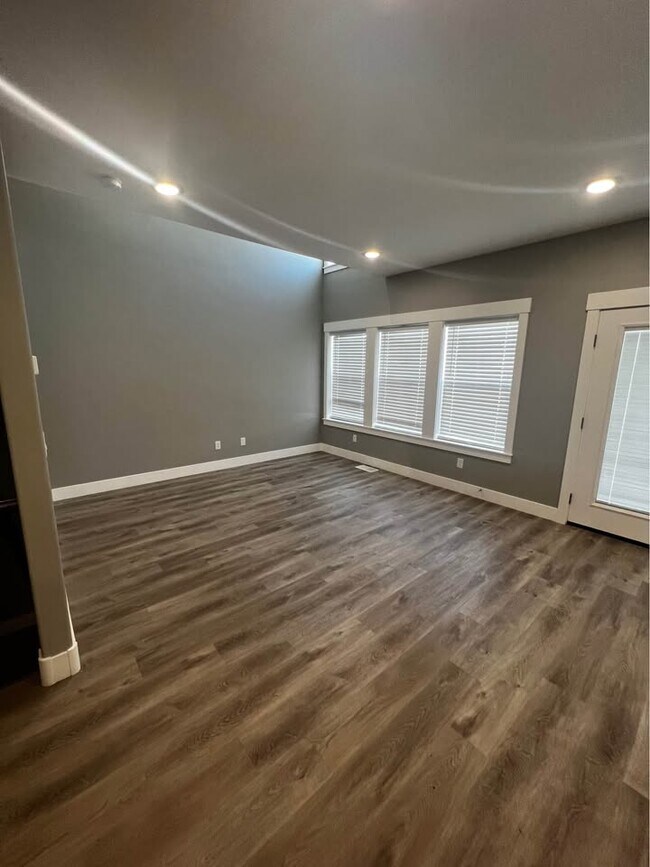 Foto del edificio - 10656 N 36th E