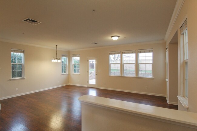 Building Photo - Shasta View Gardens Home