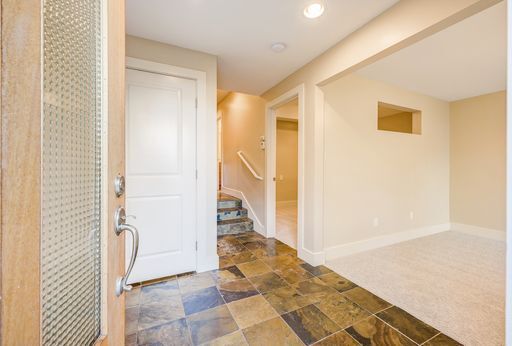 Foto del edificio - $1000 off your first month! QA spacious one bedroom $2275