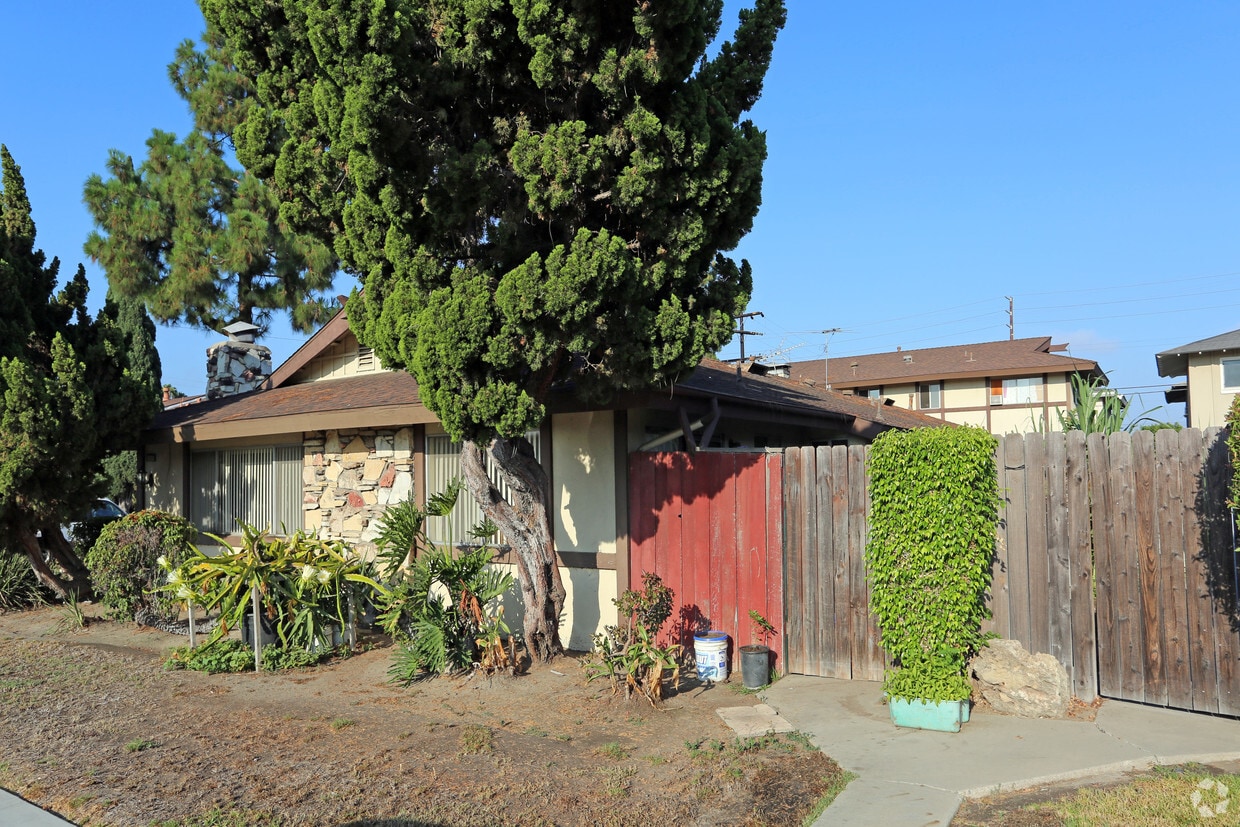 Building Photo - 12201 Adrian St