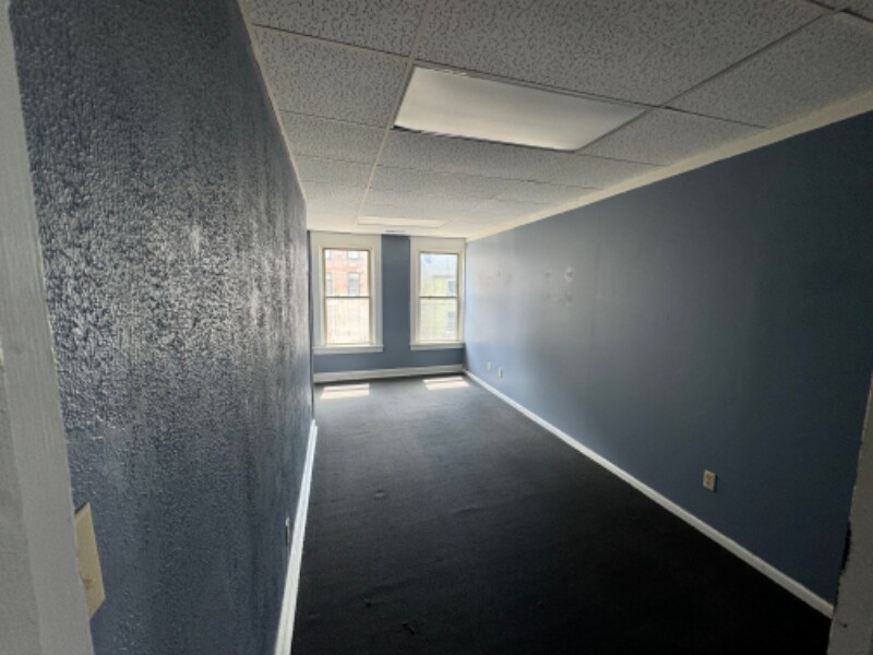 Building Photo - 108-108.5-1085 Miami St