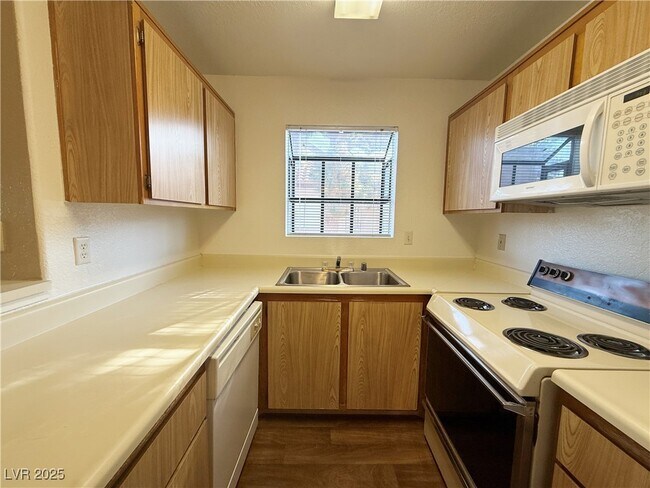 Building Photo - 2981 Juniper Hills Blvd