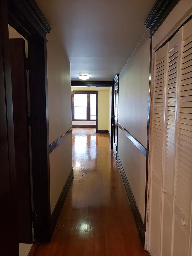 Foto del edificio - 5836 N Glenwood Ave