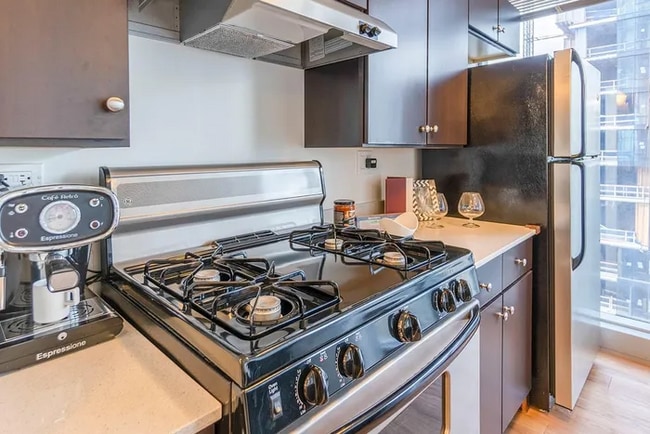 Photo - 324 E Wacker Dr Apartment