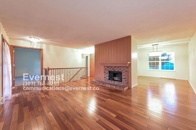 Building Photo - 2-Bedroom Home with Modern Amenities and C...