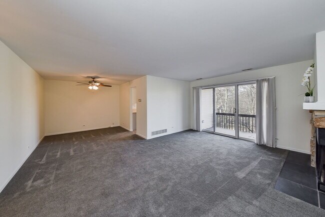 Building Photo - 530 River Front Cir