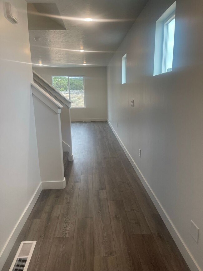 Building Photo - Old Sorrel Townhouse!!