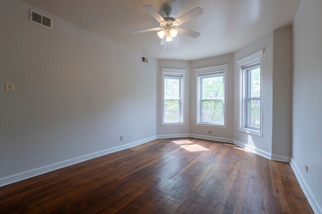 Foto del edificio - Sunny Spacious 3 Bedroom 1 Bathroom