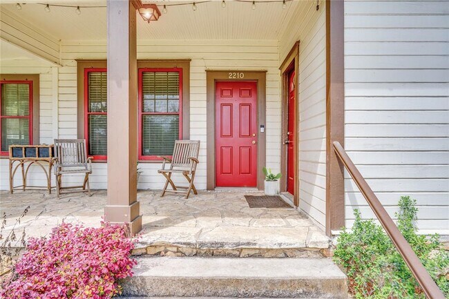 Foto del edificio - 2210 Kinney Rd