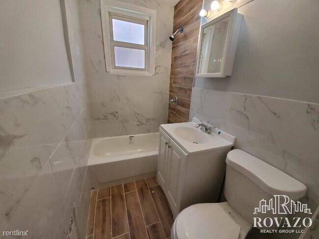Building Photo - 2 br, 1 bath Apartment - 71 Lenox Ave 3