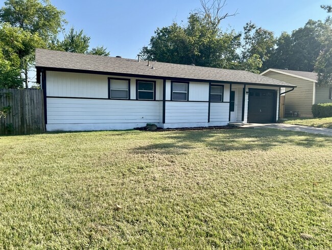 Building Photo - 4204 Bowling Green St