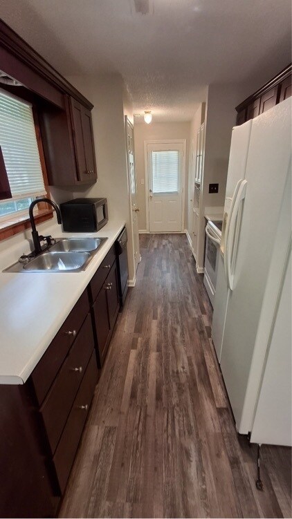 Foto del edificio - 205 Buffalo Creek Dr