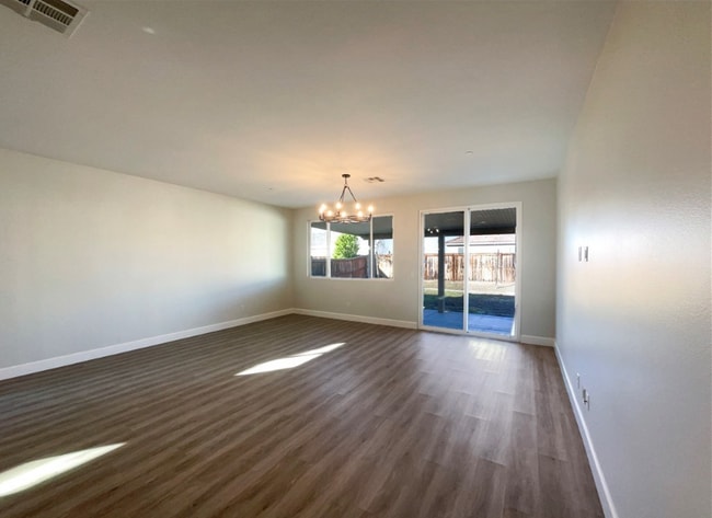 Foto del edificio - 26625 Emperor Rd