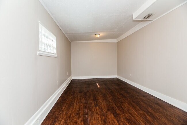 Building Photo - 961 Kenmore St