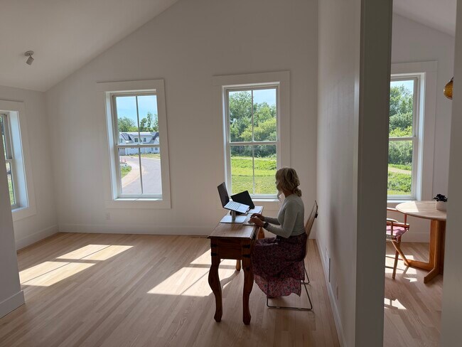 Foto del edificio - 4029 Serenbe St