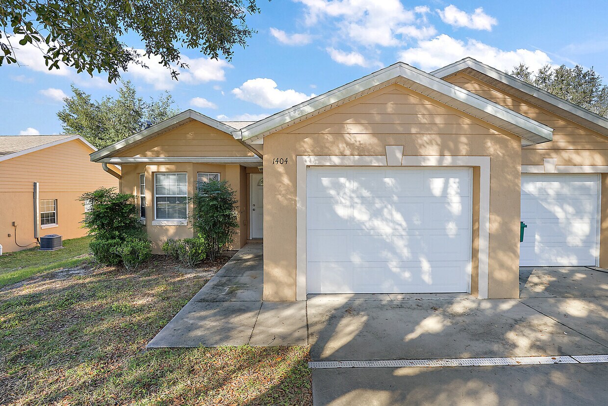 1404 Wood Duck Ln, Fruitland Park, FL 34731 Townhome Rentals in
