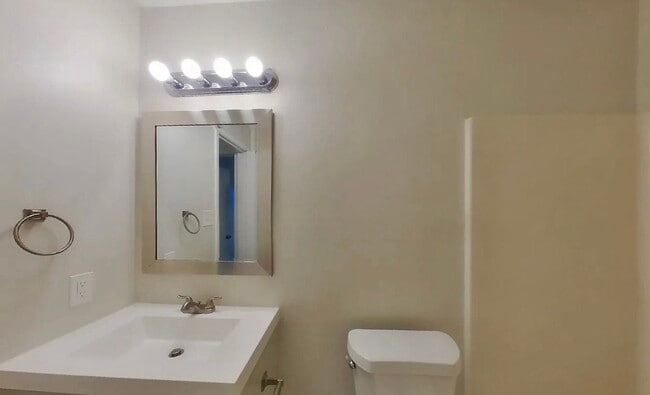 Building Photo - Thoughtfully Designed 3-Bedroom Home for Modern Living