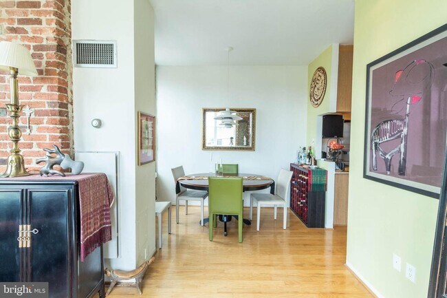 Foto del edificio - 1615 Q St NW