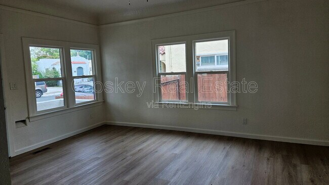 Foto del edificio - 1346 Redwood St