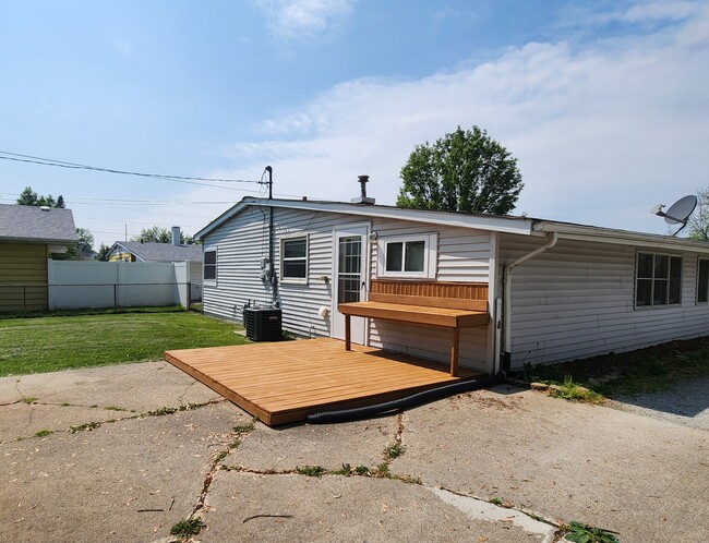 Building Photo - 506 Coral Dr