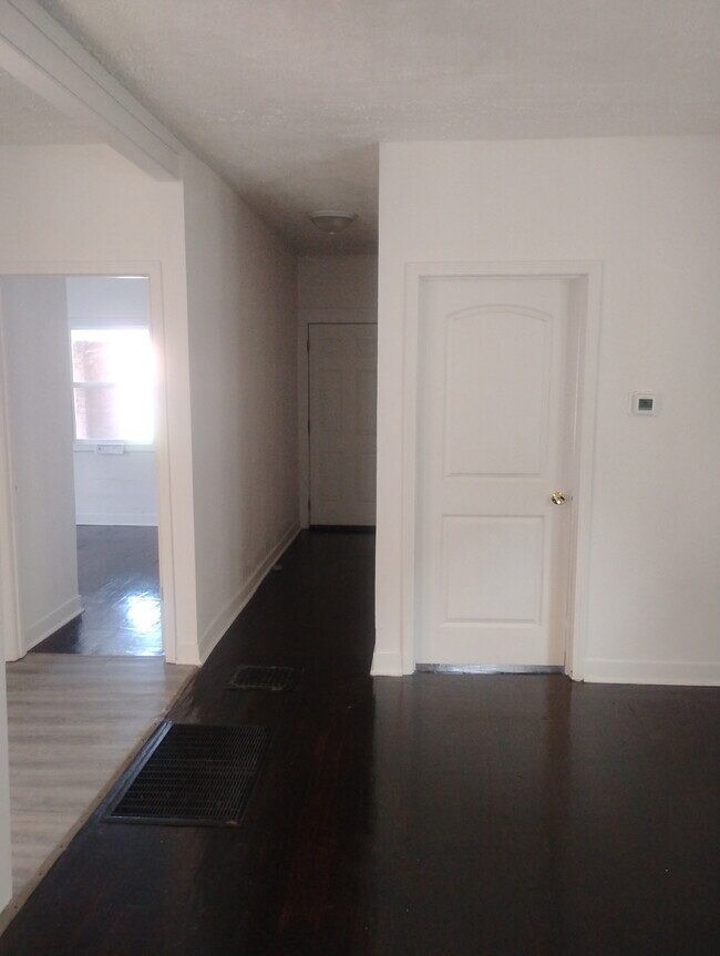 Foto del edificio - 1058 Cecil Ave