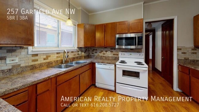 Building Photo - 257 Garfield Ave NW