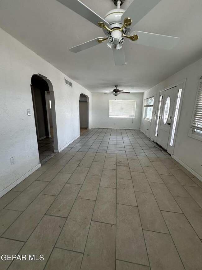 Building Photo - 10813 Mellward Rd