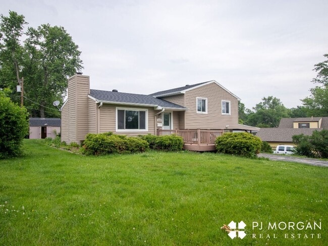 Building Photo - 3 bedroom, 1.5 bath House For Lease