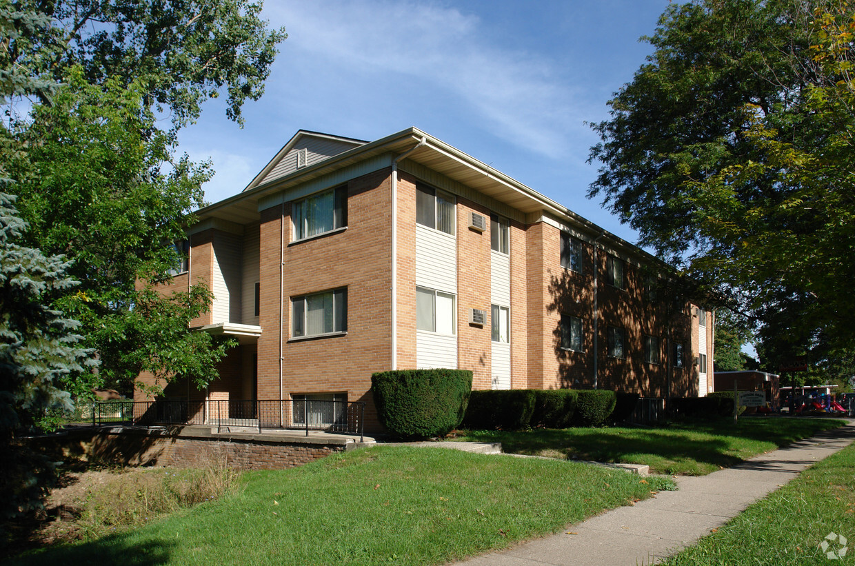 Primary Photo - Poxson Apartments