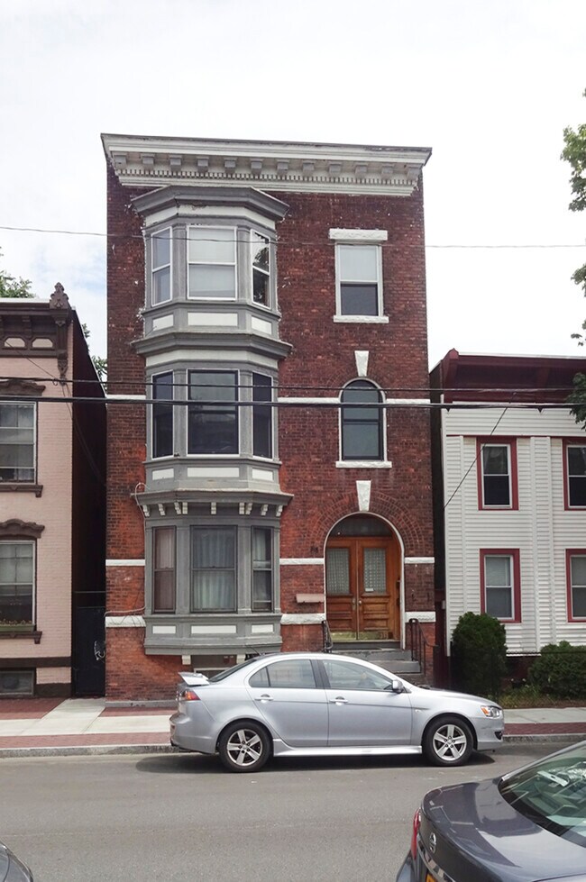 Building Photo - 318 1st St