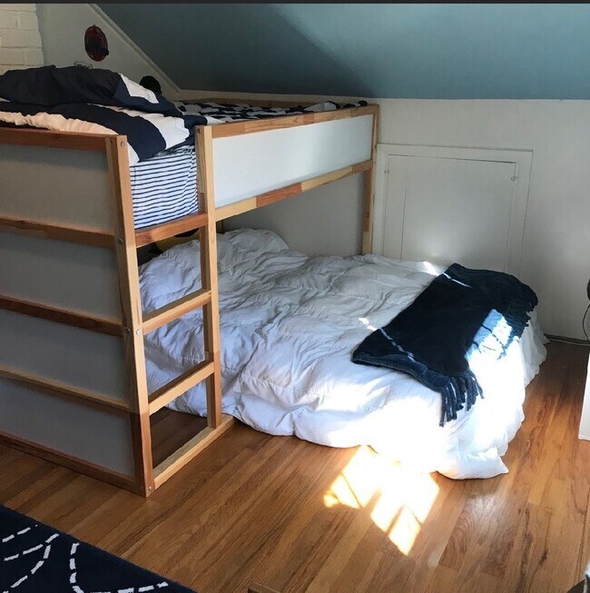 Foto del edificio - 4 Bedroom, 2 Bathroom House