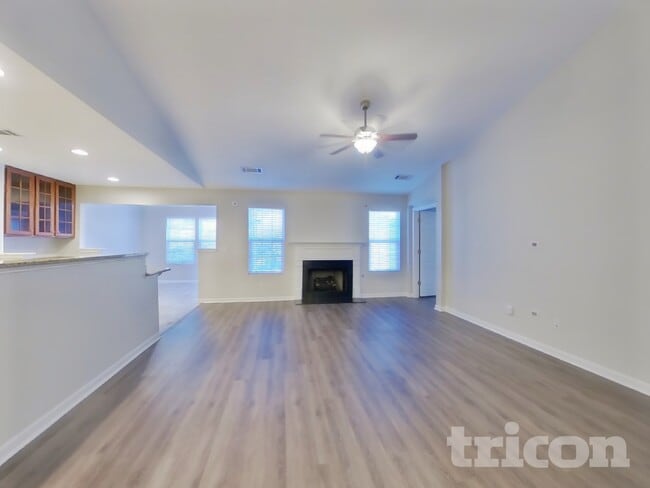 Building Photo - 2609 Jordan Ridge Dr