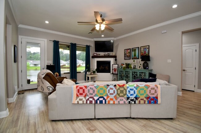 Building Photo - 4 Bed, 2 Bath Home in Ruston!