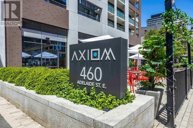 Building Photo - 460-460 Adelaide St E