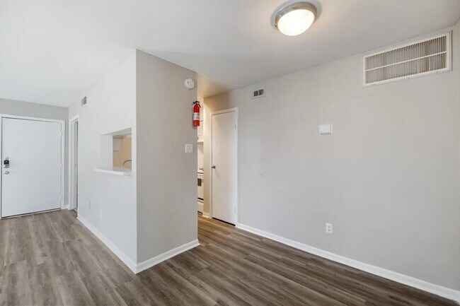 Building Photo - 11715 S Glen Dr