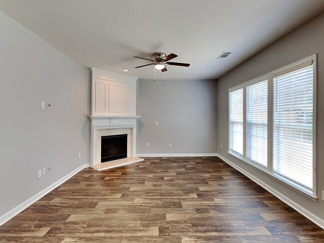 Building Photo - 755 Earlham Dr
