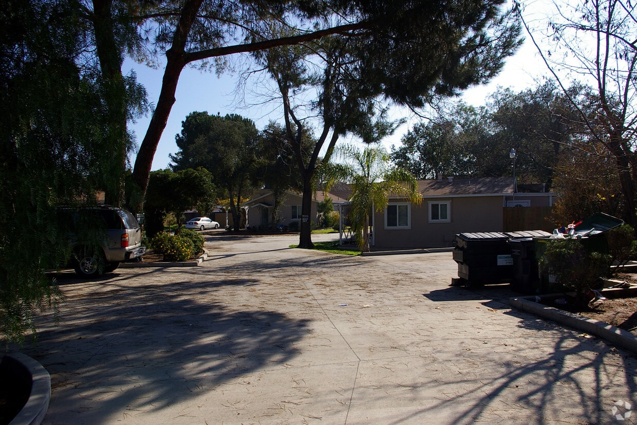 Building Photo - 1602-1610 S Orange Pl