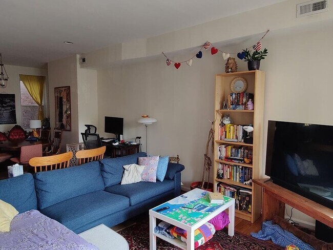 Building Photo - 707 15th St NE