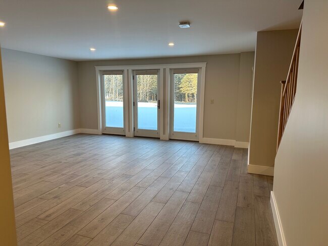 Foto del edificio - 103-105 Puckerbrush East Rd