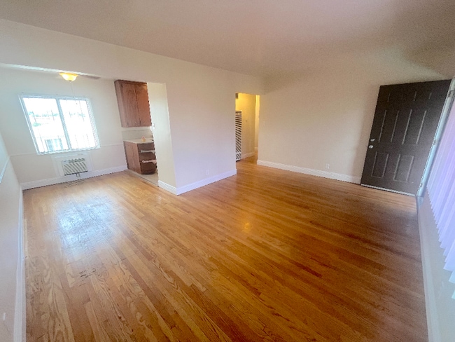 Foto del edificio - 515 W G St