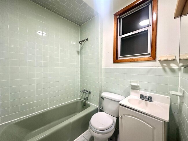 Foto del edificio - 54 Johnston Ave